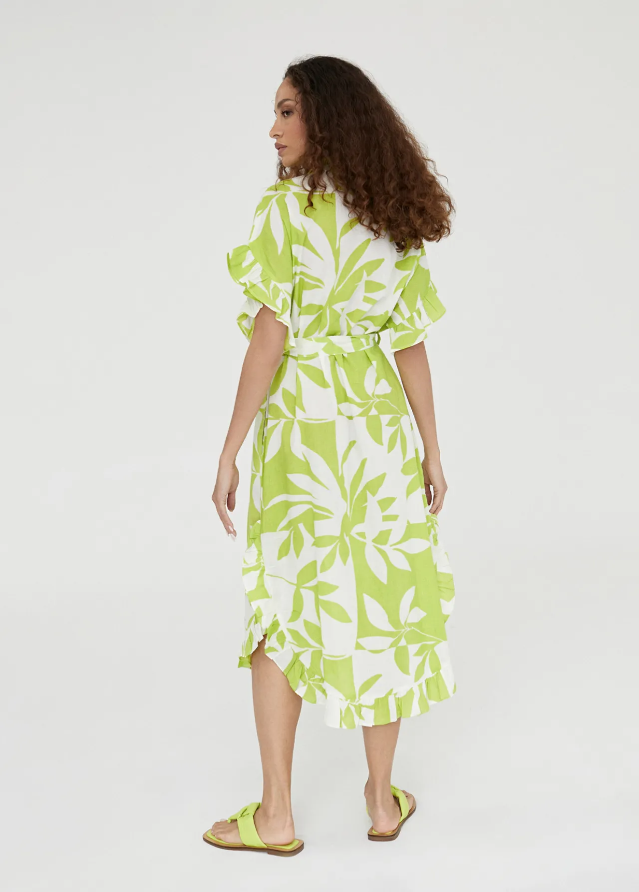 vestido_de_volantes_estampado_1.webp Lola Casademunt Vestidos Y Faldas | Baño<Vestido de volantes estampado VERDE-BLANCO