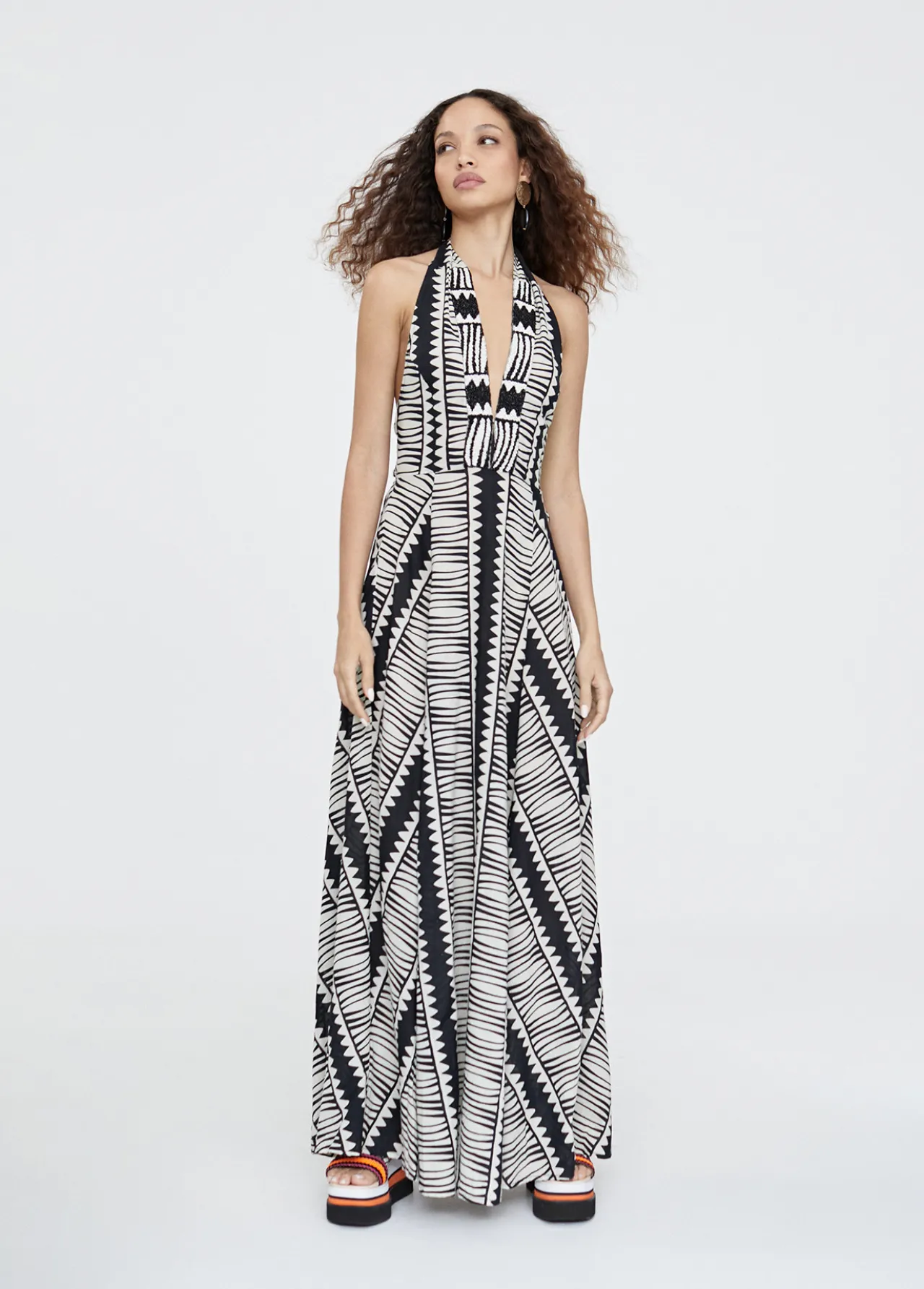 vestido_halter_estampado_tnico_0.webp Lola Casademunt Baño<Vestido halter estampado étnico NEGRO-BLANCO