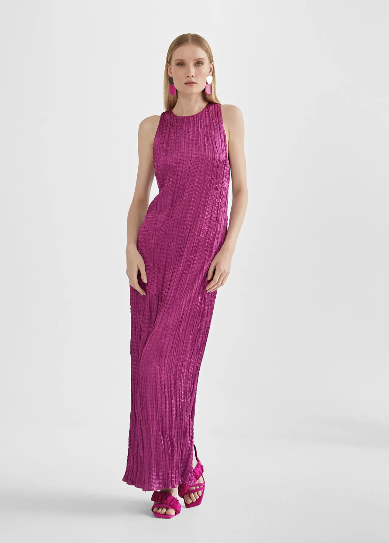 vestido_largo_efecto_plisado_0.webp Lola Casademunt Vestidos Y Faldas<Vestido largo efecto plisado MAGENTA