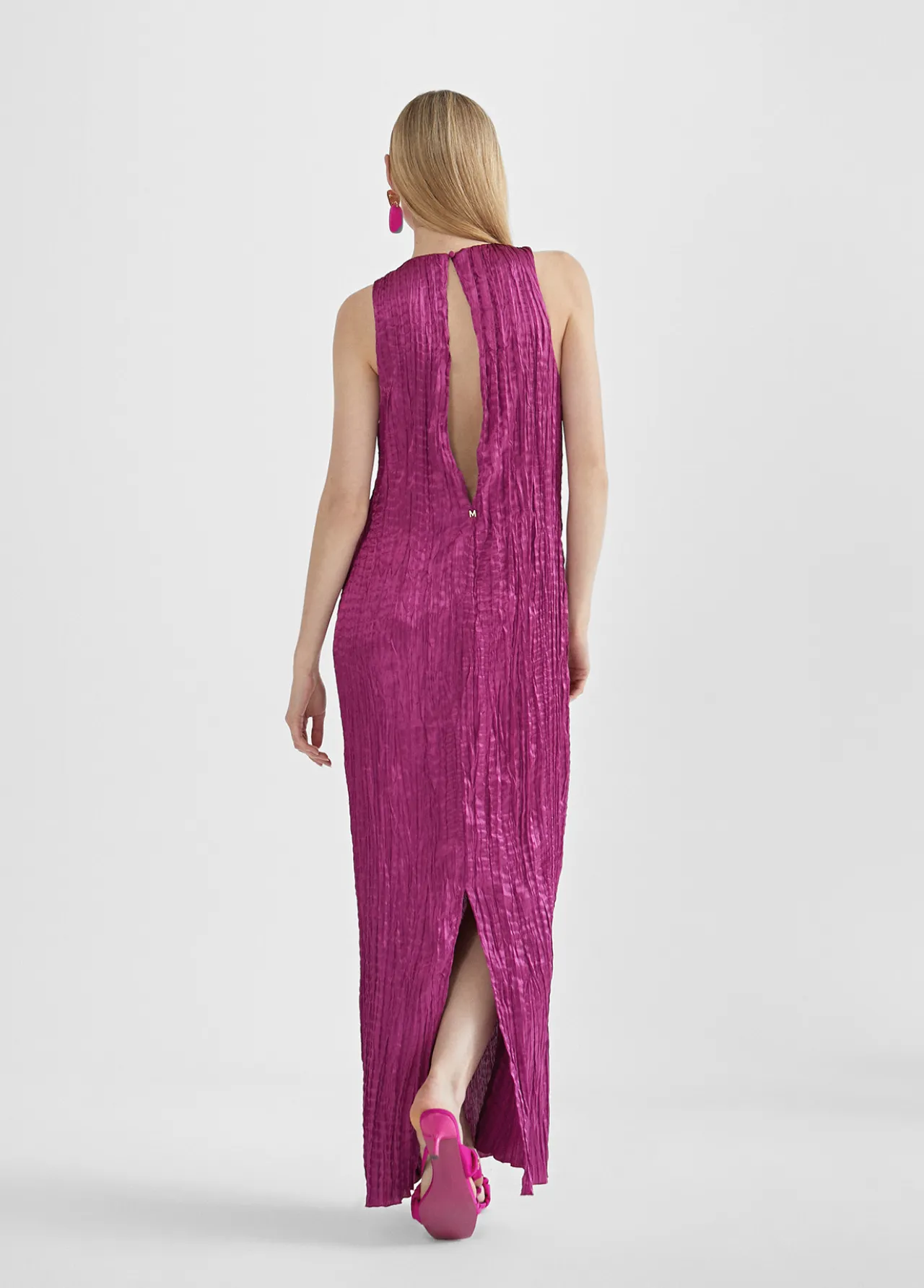 vestido_largo_efecto_plisado_2.webp Lola Casademunt Vestidos Y Faldas<Vestido largo efecto plisado MAGENTA