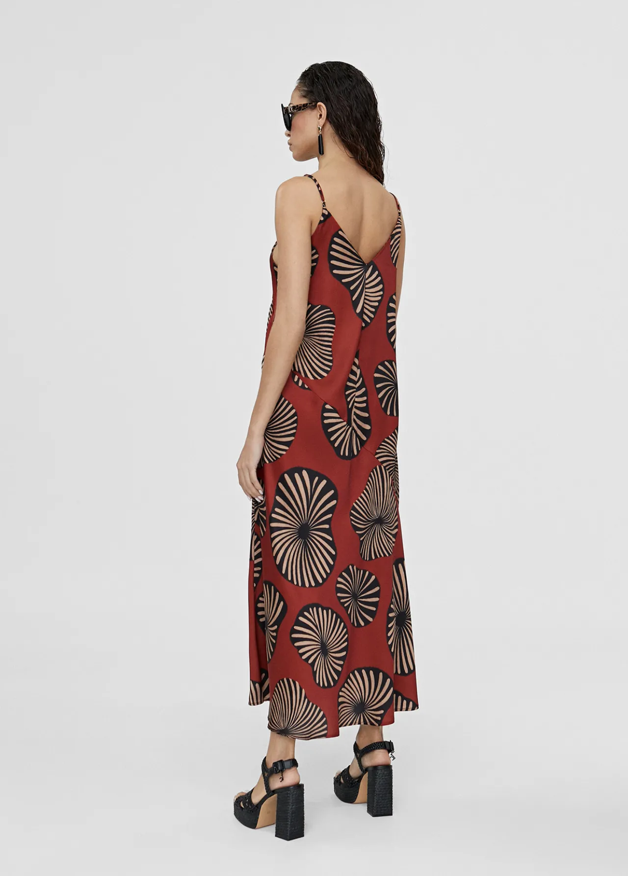 vestido_largo_estampado_1.webp Lola Casademunt Vestidos Y Faldas<Vestido largo estampado ROJO-NEGRO