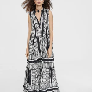 Lola Casademunt Baño<Vestido largo estampado étnico NEGRO-BLANCO