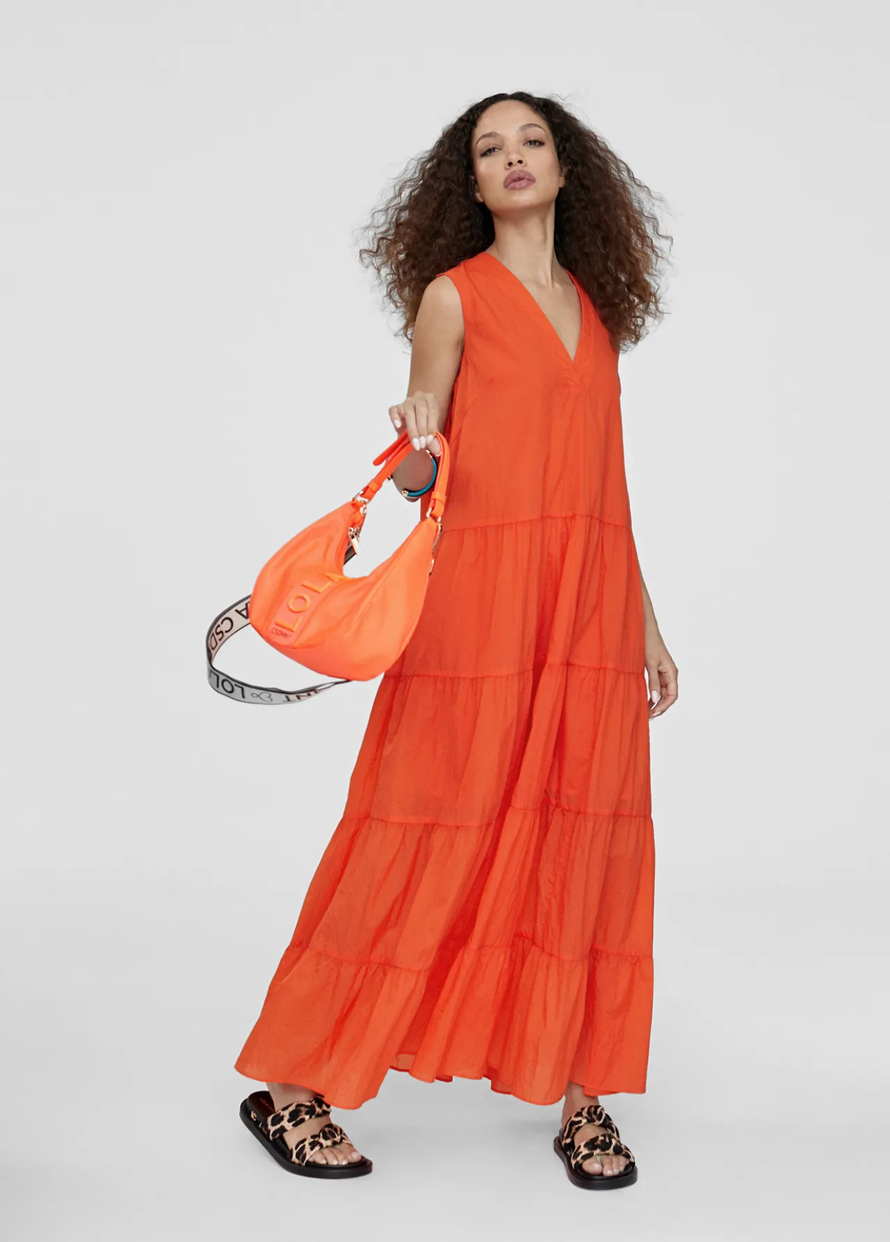 vestido_largo_fluido_5.webp Lola Casademunt Vestidos Y Faldas<Vestido largo fluido CORAL