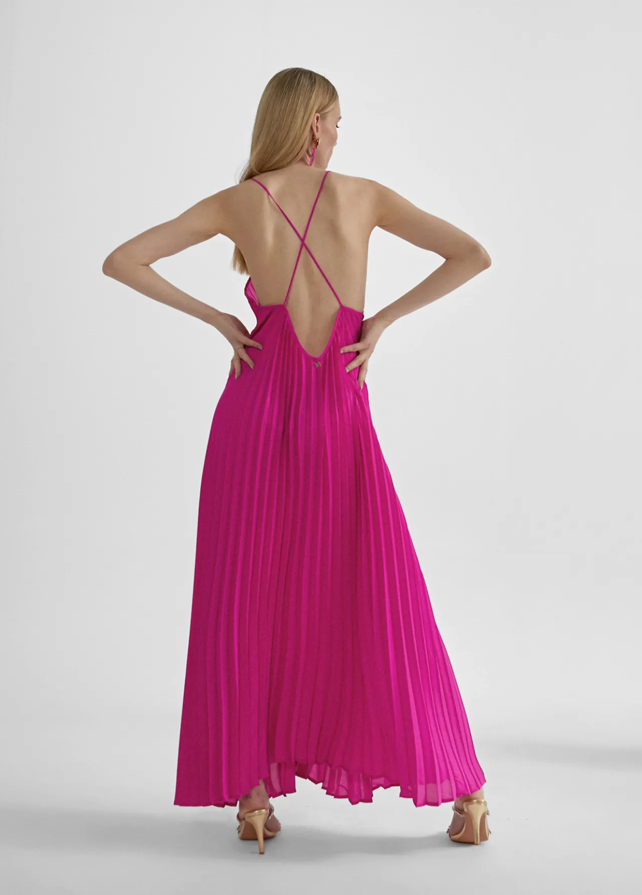 vestido_largo_plisado_1.webp Lola Casademunt Vestidos Y Faldas<Vestido largo plisado FUCSIA