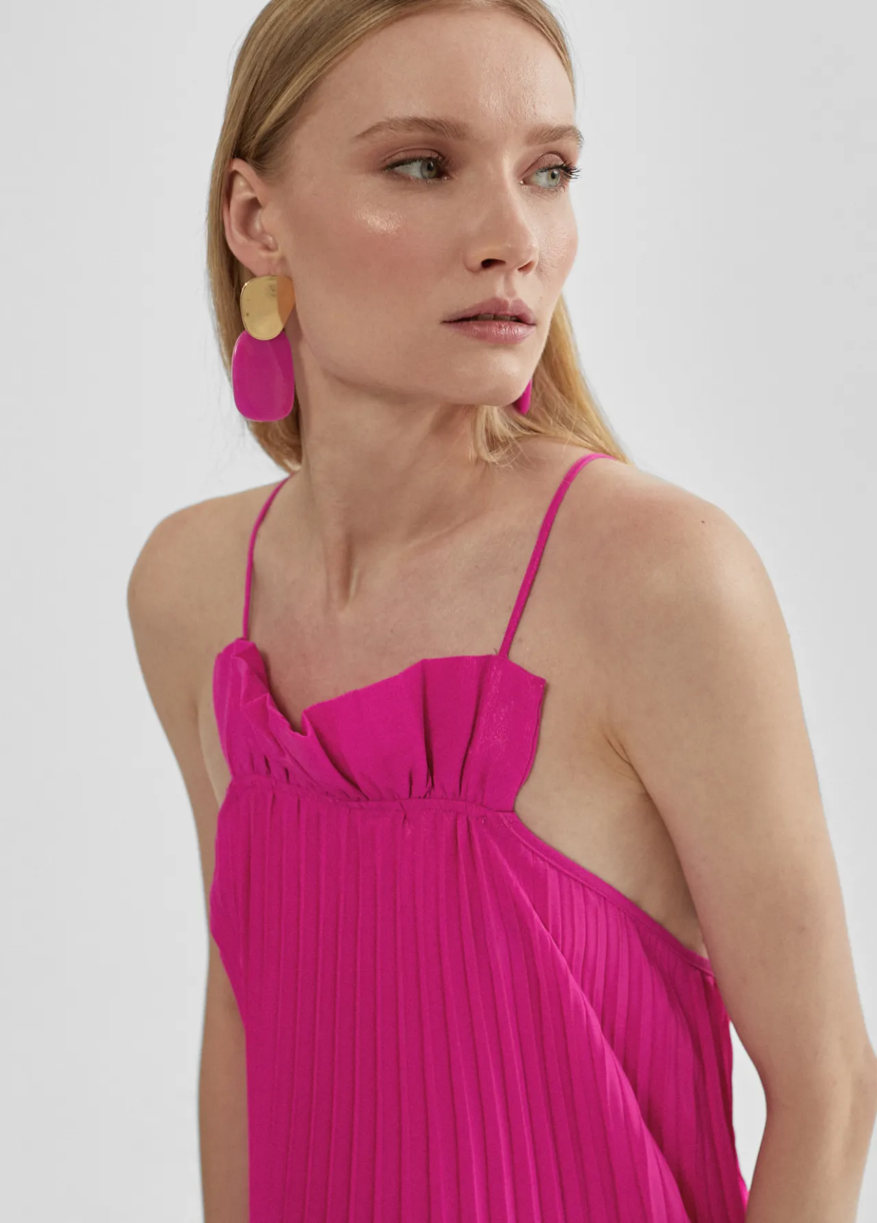 vestido_largo_plisado_2.webp Lola Casademunt Vestidos Y Faldas<Vestido largo plisado FUCSIA