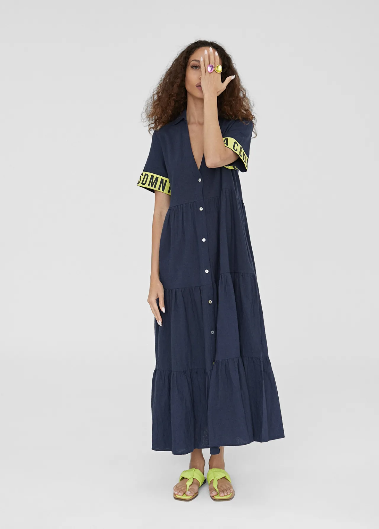 vestido_midi_de_volantes_3.webp Lola Casademunt Vestidos Y Faldas | Baño<Vestido midi de volantes NAVY