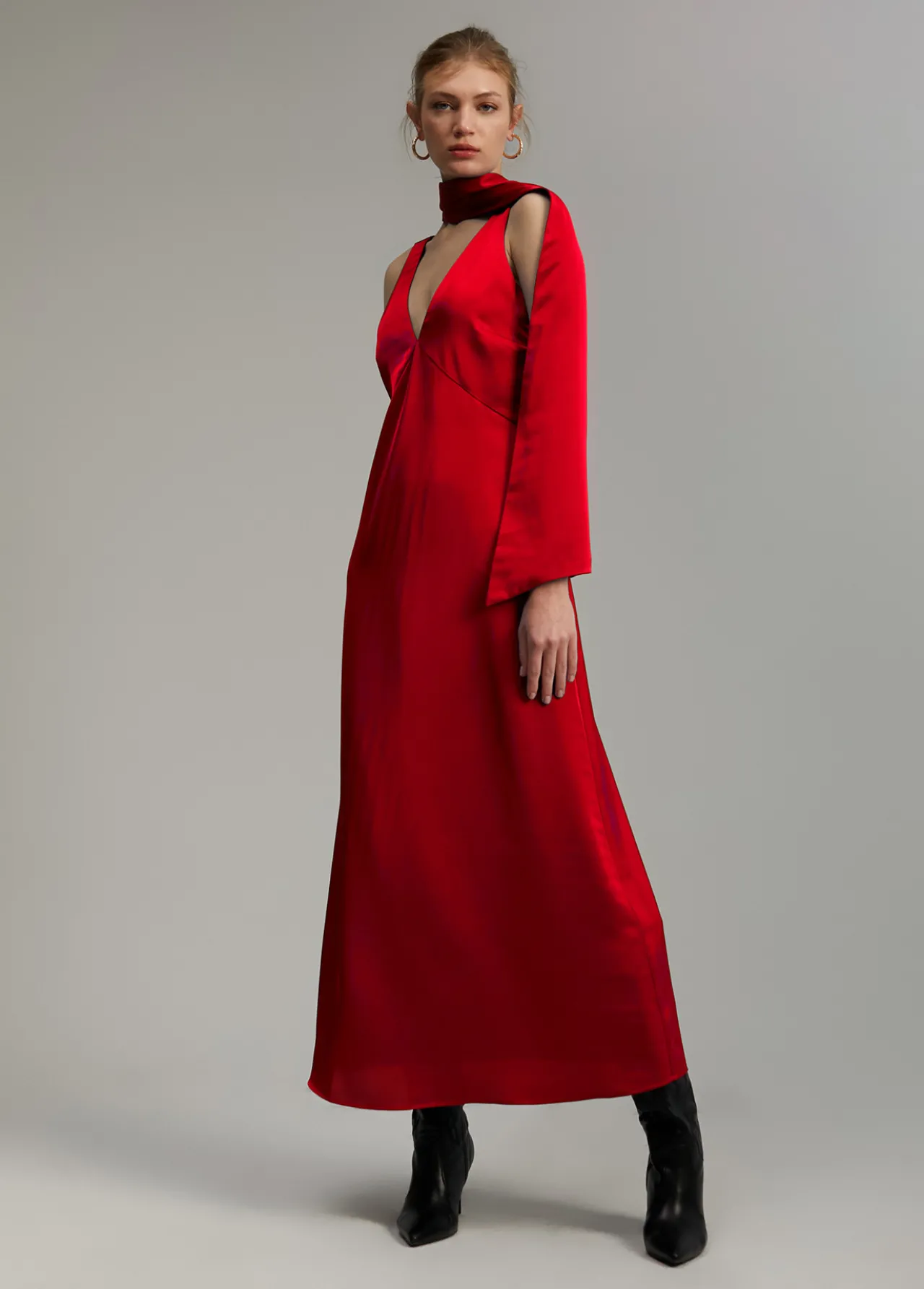 vestido_midi_satn_3.webp Lola Casademunt Vestidos Y Faldas<Vestido midi satén ROJO