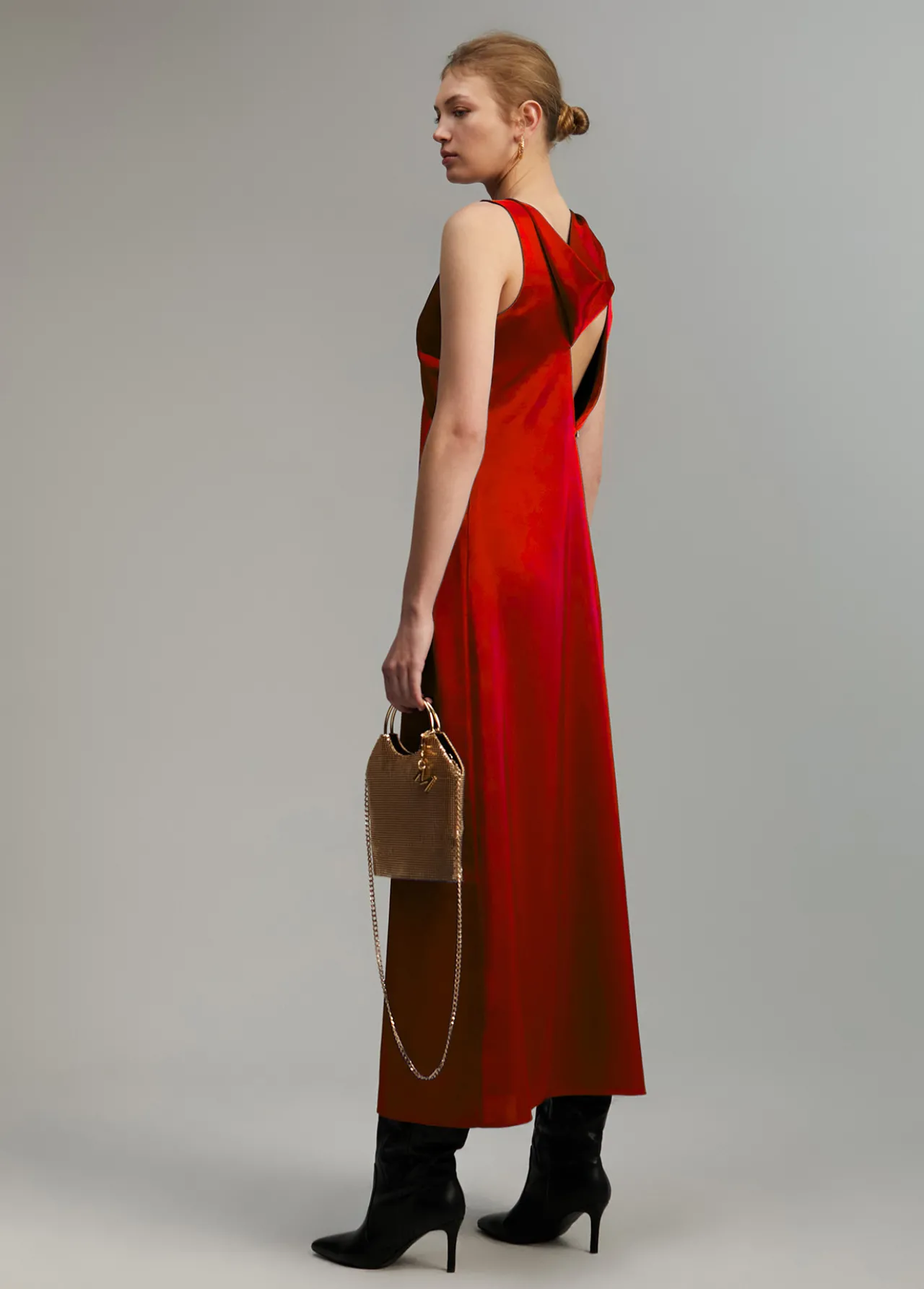 vestido_midi_satn_5.webp Lola Casademunt Vestidos Y Faldas<Vestido midi satén ROJO