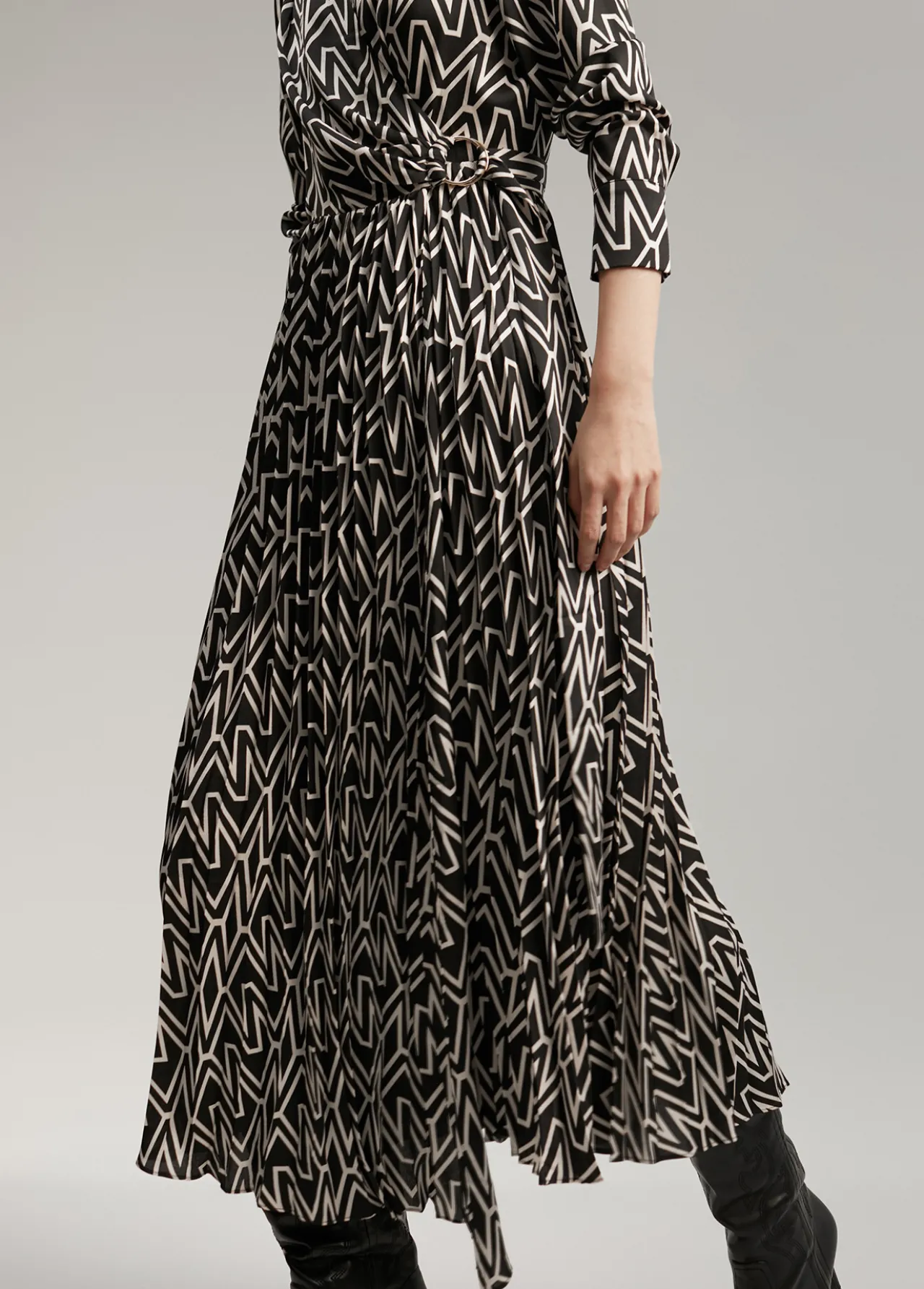 vestido_monograma_bicolor_4.webp Lola Casademunt Vestidos Y Faldas<Vestido monograma bicolor NEGRO-CRUDO