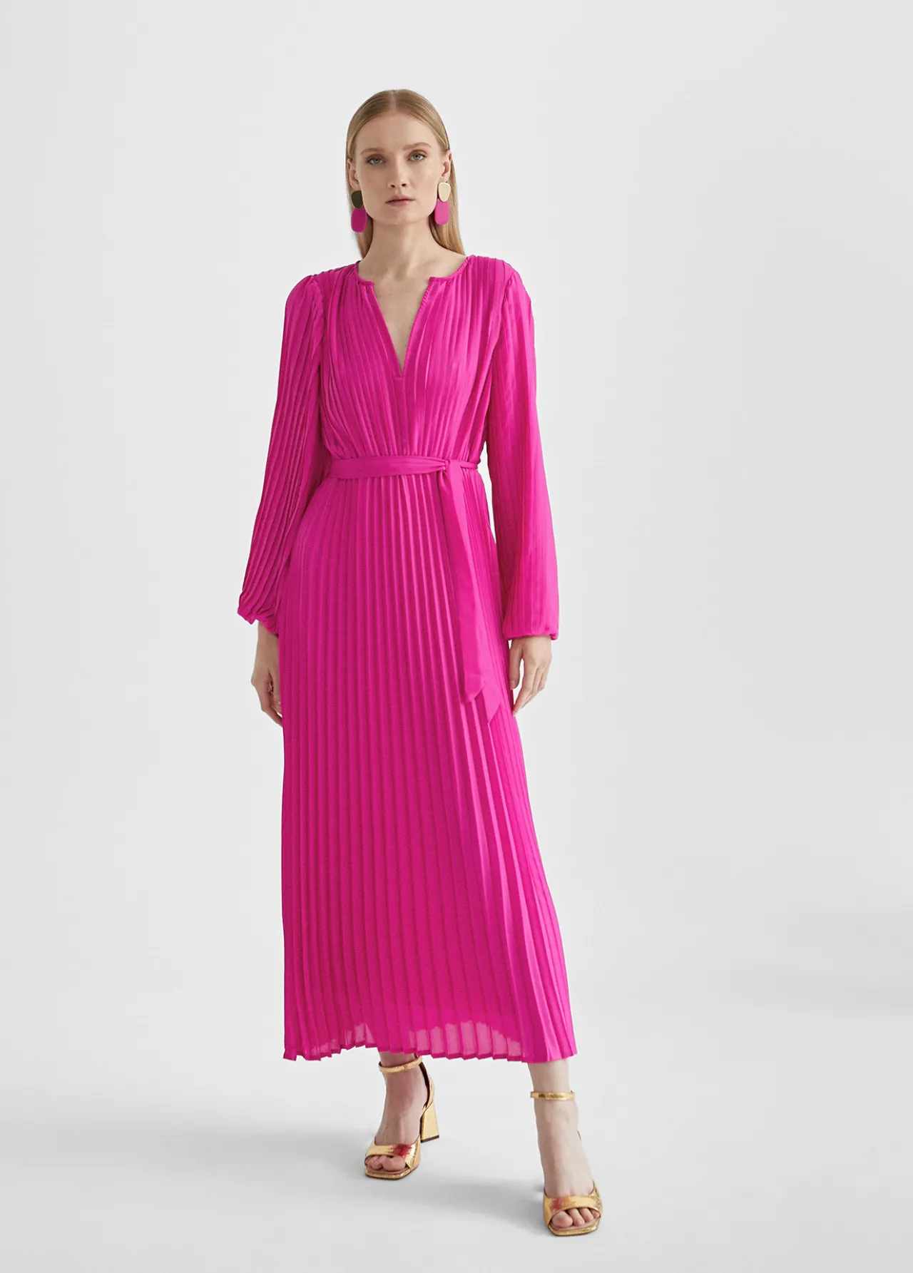 vestido_plisado_con_manga_5.webp Lola Casademunt Vestidos Y Faldas<Vestido plisado con manga FUCSIA