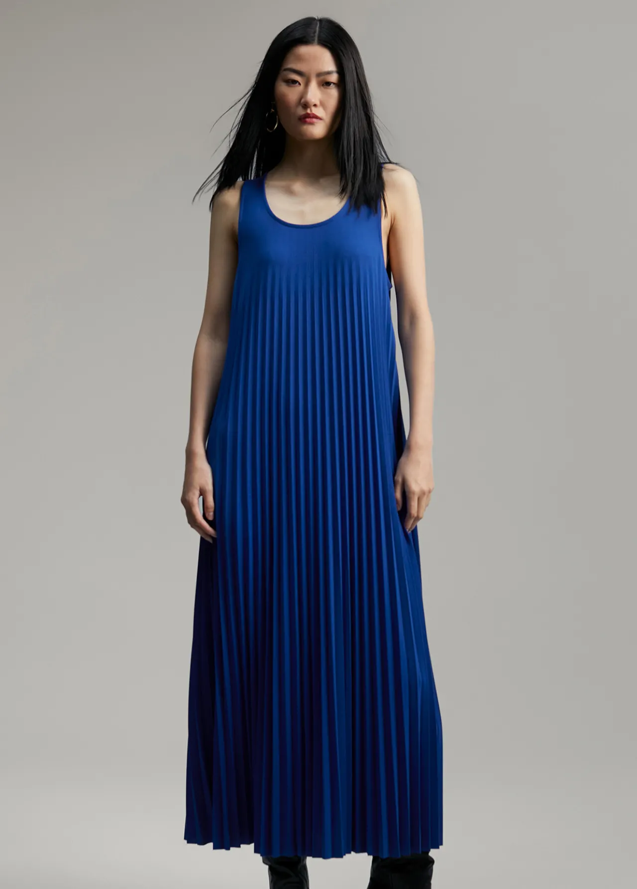 vestido_sin_manga_plisado_4.webp Lola Casademunt Vestidos Y Faldas<Vestido sin manga plisado AZULELECTRICO