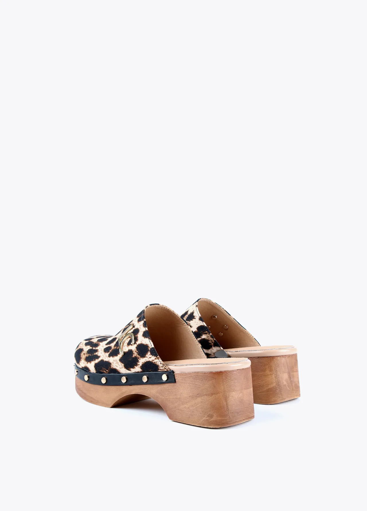 zueco_con_estampado_animal_2.webp Lola Casademunt Calzado<Zueco con estampado animal MARRON-NEGRO