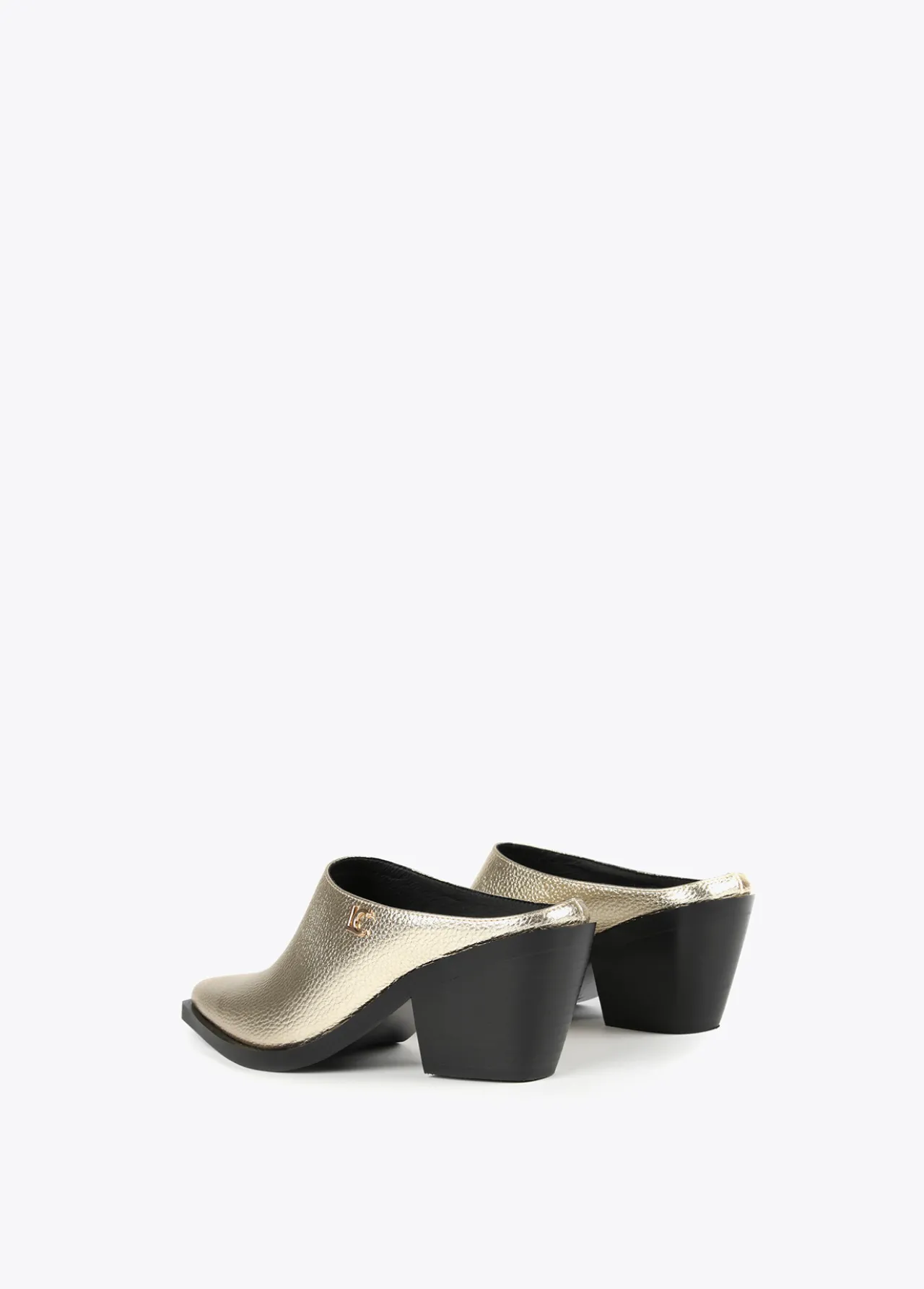 zueco_dorado_con_punta_4.webp Lola Casademunt Calzado<Zueco dorado con punta NEGRO