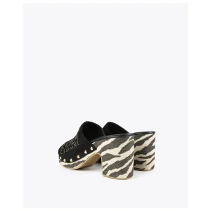 Lola Casademunt Calzado<Zueco suela zebra y logo dorado. NEGRO